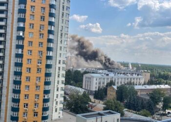 В Подмосковье горит главный институт “Роскосмоса”: ранее ограничили работу трех аэропортов