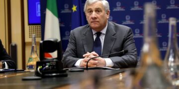 Голова МЗС Італії засудив російські удари по Києву, назвавши їх неприйнятними