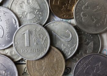 У сусідніх з РФ країнах різко подорожчало внесення рублів на рахунки