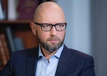 Україні потрібна влада національної єдності, а не вибори під час війни, – Яценюк