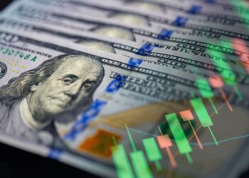 Чи варто скуповувати долари: банкір спрогнозував, чого чекати від курсу наступного тижня
