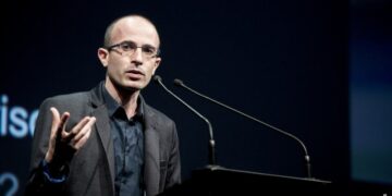 Харари сравнил возможности ИИ с недостижимой мечтой Гитлера и Сталина: массовое производство близости