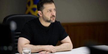 Зеленський заявив, що росіяни вдарили по будівлі компанії "Київстар"