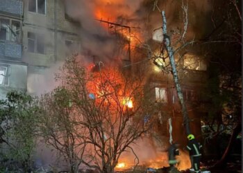 У Києві внаслідок нічної атаки рф постраждали 8 людей, горіла багатоповерхівка