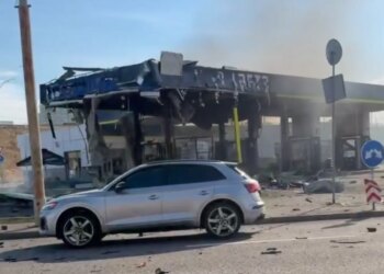 росіяни вдарили по АЗС у двох районах Києва