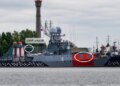 росіяни замаскували корабель Балтійського флоту під берегові будинки за прикладом німецького "Тірпіца"