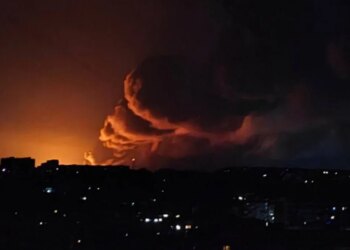 росіяни одночасно атакували промислові підприємства у Дніпрі, Кривому Розі та Павлограді, є поранені
