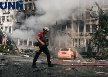 Ворожа атака на Київ триває – кількість постраждалих зросла до 43, на територію навчального закладу упав дрон