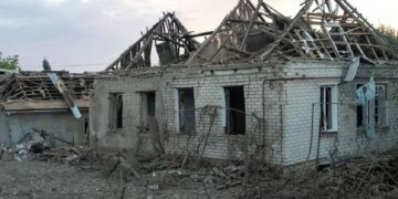 Після удару по Запоріжжю з-під завалів дістали тіла двох жінок