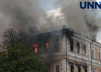 "Обов'язково буде на це відповідь росії": Зеленський показав відео пожежі у НАН у Києві після удару рф, у будівлі шукають людей