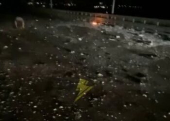 У Києві зафіксовано падіння уламків на Південному мосту – соцмережі