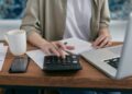 ПФУ вычеркнул учительнице 10 лет стажа из-за мелочи в трудовой: как их вернуть