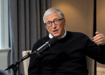 Билл Гейтс о мире, где ИИ заменяет работников быстрее, чем меняется общество