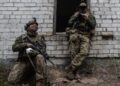 “Танк на поле боя – как десертный торт”: WSJ показал, как НАТО в Латвии учится войне дронов