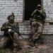 “Танк на поле боя – как десертный торт”: WSJ показал, как НАТО в Латвии учится войне дронов