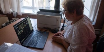 Вчителям на прифронтових територіях зберегли доплати: рішення Кабміну