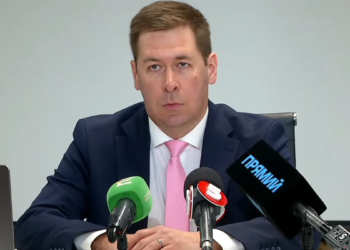 Адвокат Порошенка звернеться до ВРП через можливий тиск на суддів у його справі