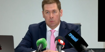 Адвокат Порошенка звернеться до ВРП через можливий тиск на суддів у його справі