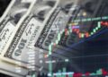 Яким буде курс долара та зарплати у 2027 році: у бюджет заклали нові цифри