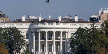 Білий дім заперечує причетність до обмежень Starlink в Україні – Axios