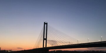 Ворог знову влучив у Південний міст у Києві