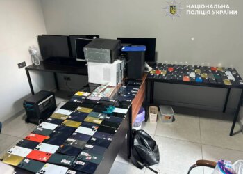 У Дніпрі викрили кол-центри, що виводили гроші через "дропів"