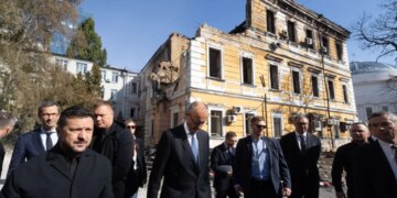 Зеленський разом із Мерцом відвідали місце удару рф по Академії наук у Києві