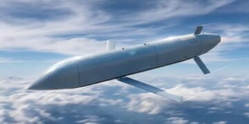 російський дрон влучив у багатоповерхівку в Харкові, загинула людина