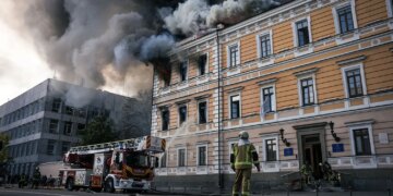 Пошкоджено 40% приміщень: у НАН розповіли, що буде з будівлею після російської атаки