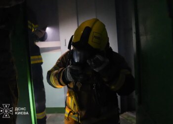 У Києві після удару російського дрона по магазину виявили тіла двох людей