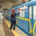 У Києві метро і частина транспорту призупинили рух через зниження напруги