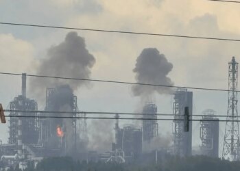 Зеленський розповів, якими дронами Сили оборони вдарили по російських НПЗ: модифіковані FP-1 та Ан-196 RS
