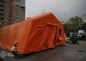 У трьох районах Києва розгорнули перші "Пункти Незламності", у темний час доби на вулицях збільшать кількість патрулів