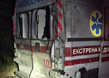 На Сумщині російський дрон влучив у "швидку", поранено двох медиків