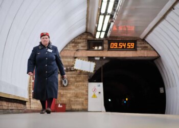 У Києві метро та автобуси змінили рух через перекриття на Південному мосту