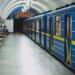У Києві зупинялися поїзди на всіх гілках метро: у метрополітені пояснили причину