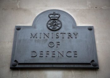 Британська розвідка показала розбитий військовий аеродром рф після ураження там літаків