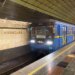У столиці на станції метро "Кловська" пасажирка впала на колії – що відомо про її стан