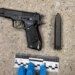 У Києві чоловік вирішив постріляти у дворі багатоповерхівки – його затримали