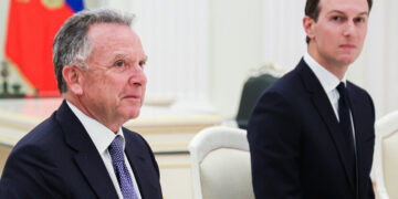DW: Вашингтон передал Киеву “решительное требование” Трампа прекратить удары по НПЗ России