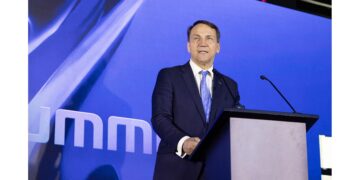 Голова МЗС Польщі відповів Маску на зниження швидкості Starlink в Україні: твої європейські клієнти стежать за тобою