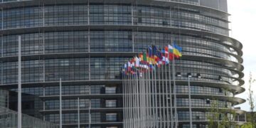 Порошенко закликав Європарламент обговорити гуманітарну ситуацію в Україні та Олешках