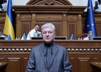 Порошенка найчастіше називають лідером опозиції, а “Євросолідарність” оцінюють найменш негативно серед фракцій Ради – соцопитування КМІС