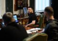 Кассетная ракета ударила между Лаврой и монастырем в Киеве: Зеленский назвал удар неслучайным
