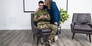 Під загрозою два доходи. Чому догляд за пораненим ветераном – це питання економіки всієї країни
