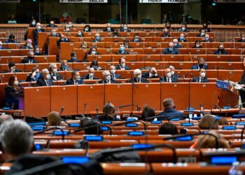 ПАРЄ закликала спрямовувати 10% коштів на відновлення України
