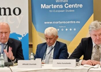 NB8 надзвичайно ефективна, але НАТО є пріоритетом, а Україна є його фактичною “Статтею 5”, вважає Порошенко