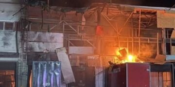 РФ двічі вдарила по складах під Дніпром, у мережі пишуть про атаку на “Нову Пошту”