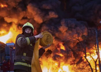 Дрон ударив по об’єкту “Газмереж” на Дніпропетровщині, є пошкодження