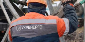 Свет отключают, хотя мощности хватает: в Укрэнерго назвали три причины